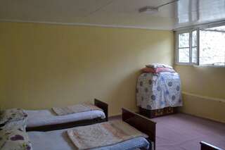 Хостелы Mini Hostel at OLD HOUSE Шеки Односпальная кровать в общем номере для мужчин и женщин-17